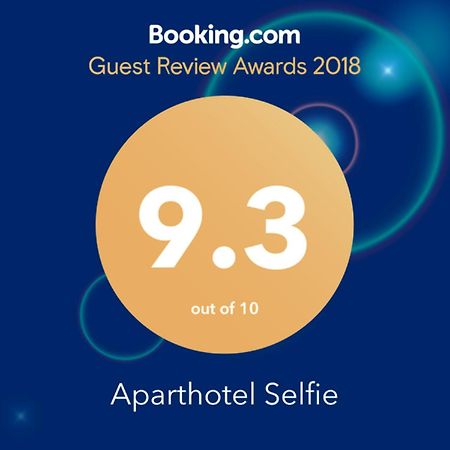 Aparthotel Selfie Batumi Esterno foto